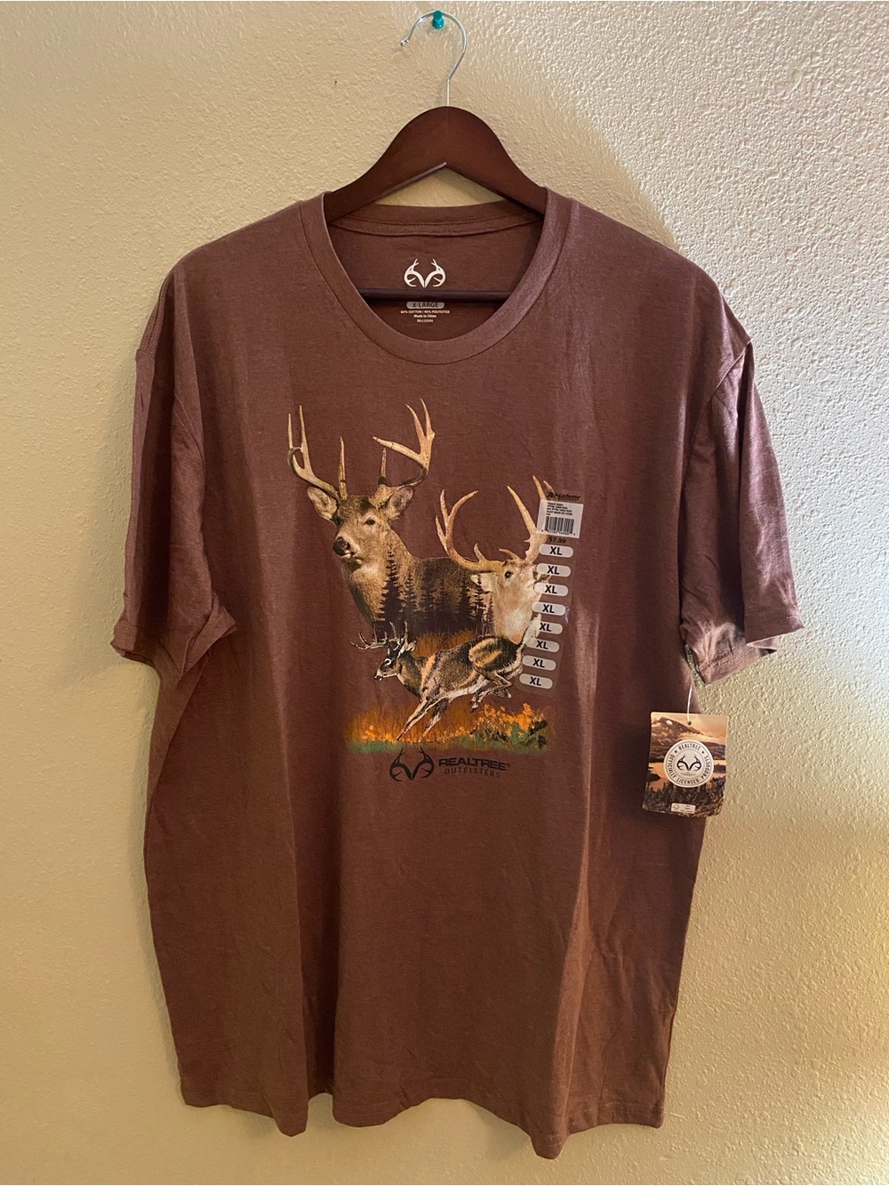 Realtree Men’s Three Deer SS Graphic Tee Brown Size X Large